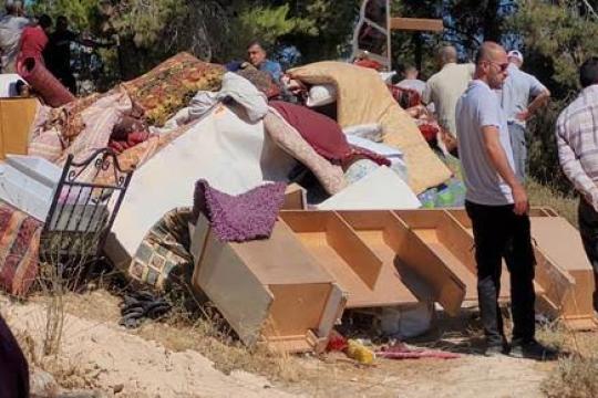 الاحتلال يهدم منزلاً في بلدة الرام شمال القدس ويطلق قنابل الغاز في محيطه