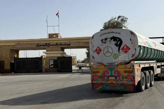 تقرير إسرائيلي: مصر تضغط لإعادة فتح معبر رفح أمام البضائع وإسرائيل ترفض