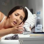 العطش الليلي.. 5 أسباب قد تفسر استيقاظك المتكرر بحثاً عن الماء