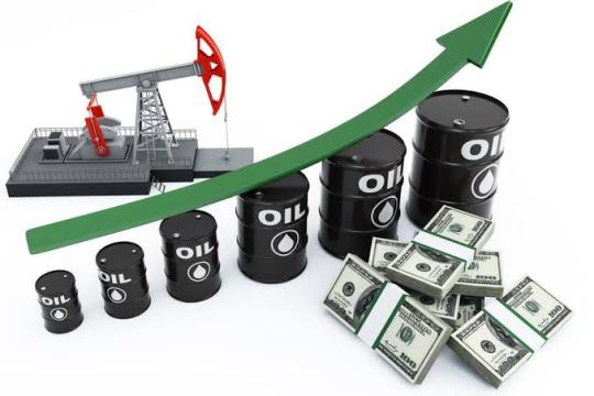النفط يقترب من مكاسب أسبوعية 6% وسط تصعيد أميركي ضد إيران