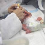 طبيب في مجمع ناصر يحذر: انقطاع الأكسجين يهدد حياة حديثي الولادة والخدج