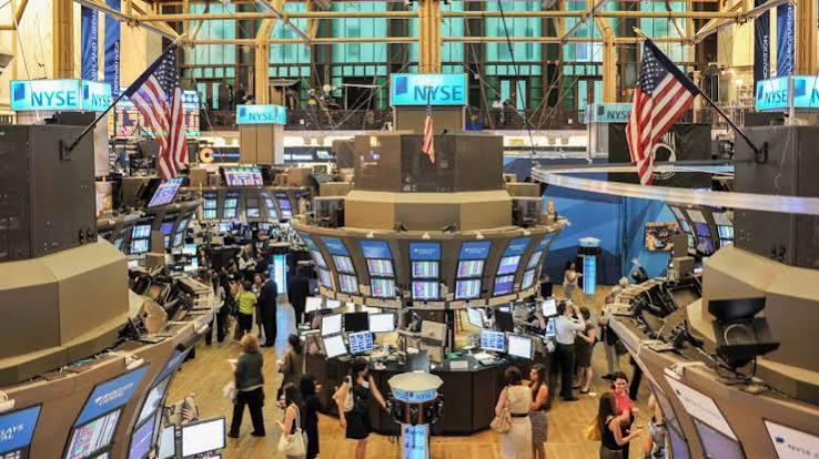داو جونز يرتفع 0.18% وستاندرد آند بورز 500 يصعد 0.05%، مقابل تراجع ناسداك 0.05% مع متابعة أسعار النفط وتوقعات الفائدة الأميركية.
