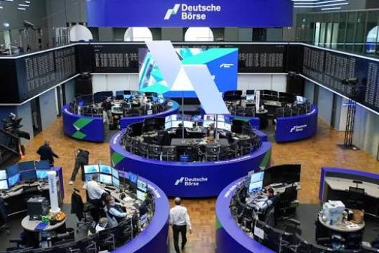 الأسهم الأوروبية تتراجع مع هبوط أسهم الرقائق رغم انخفاض أسعار النفط