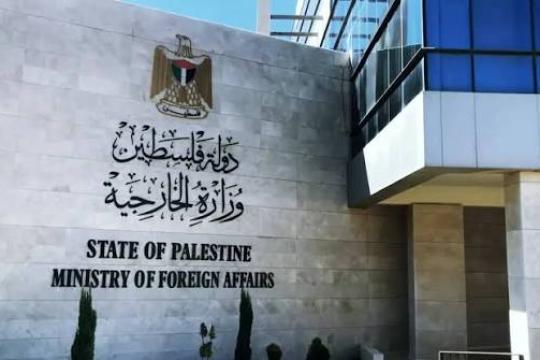 28 بعثة دبلوماسية تتفقد مخيم قلنديا وتطلع على استهداف الاحتلال للأونروا