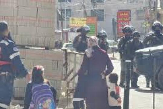 إصابة مواطن خلال مواجهات مع الاحتلال في مخيم قلنديا شمال القدس