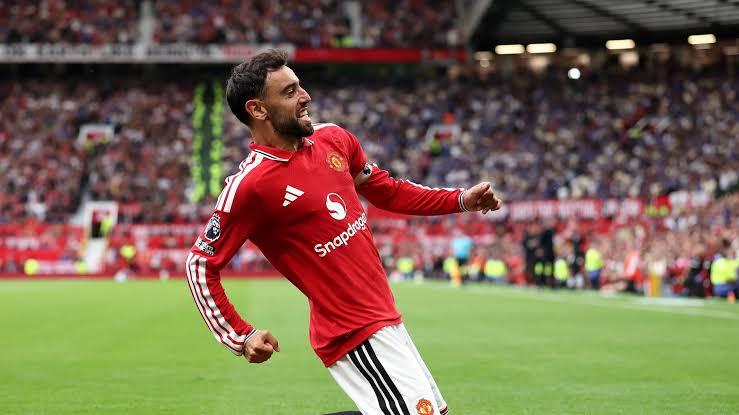 هاتريك القائد يقود الشياطين الحمر لأول انتصار في الدوري