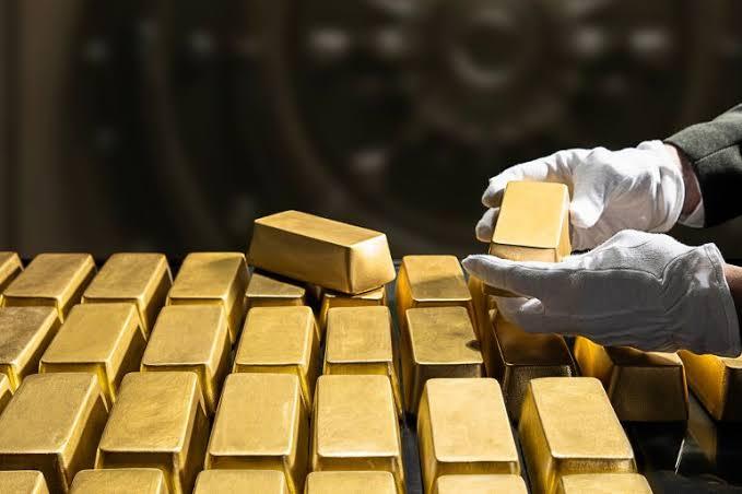 الذهب يستقر قرب 4425 دولارًا تحت ضغط رهانات رفع الفائدة وتصعيد هرمز