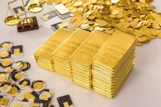 الذهب يواصل التراجع وسط مخاوف التضخم واحتمالات رفع الفائدة الأميركية