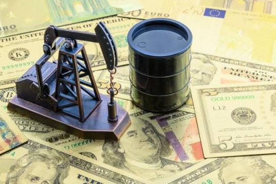 النفط يقفز مع توقف خط «شرق-غرب» السعودي وتأجيل اجتماع هرمز