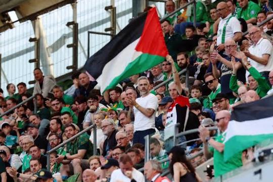 163 رياضيًا أيرلنديًا يطالبون منتخب بلادهم بمقاطعة مباراتيه أمام إسرائيل
