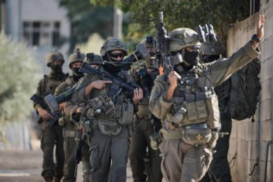 قوات الاحتلال تعتقل 4 فلسطينيين في رافات وطوباس