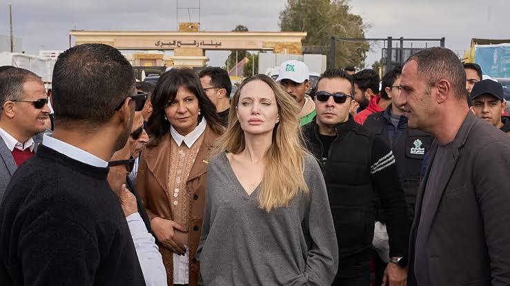 بالأقمار الصناعية.. أنجلينا جولي توثق دمار غزة وتوجه رسالة إنسانية مؤثرة