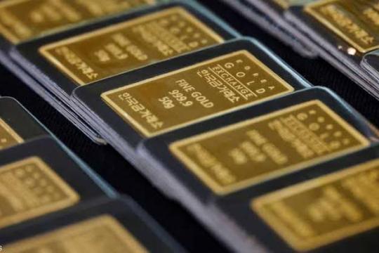 الذهب يتجه لمكاسب أسبوعية ثالثة بدعم من مخاوف الديون الأميركية