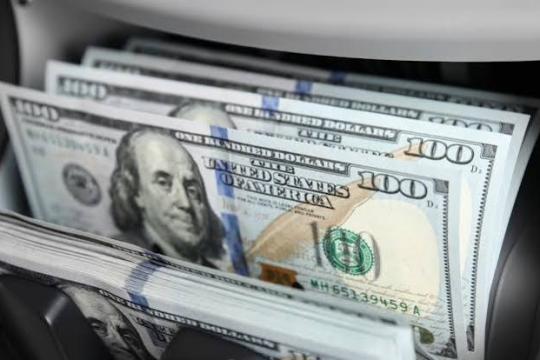 الدولار يستقر في آسيا وسط تصاعد المخاطر الجيوسياسية وارتفاع تكاليف الطاقة