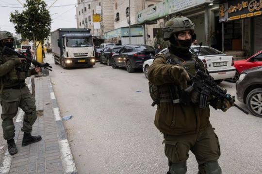 حملة اعتقالات إسرائيلية واسعة تطال عشرات الفلسطينيين في الضفة الغربية