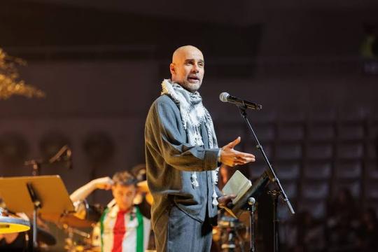 بيب غوارديولا يعلن تضامنه مع فلسطين: معاناة أطفال غزة لا يمكن تجاهلها
