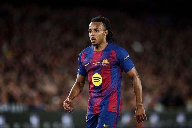 هانزي فليك يرفض المجازفة بالمدافع الفرنسي قبل مواجهة ريال مدريد