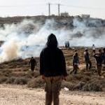 مستوطنون يقيمون خياماً ويعتدون على المزارعين في مناطق متفرقة بالضفة الغربية