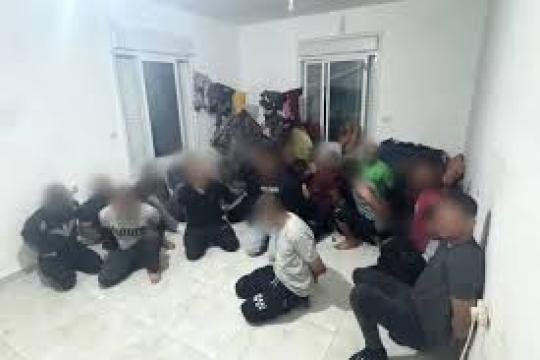 الاحتلال يعتقل 12 عاملاً قرب مستوطنة "عطروت" شمال القدس