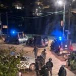 إصابة خمسة فلسطينيين بهجوم مستوطنين على أطراف قرية مخماس شمال القدس