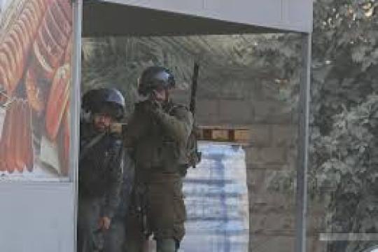 إصابة مواطن بالرصاص خلال مواجهات مع الاحتلال شمال القدس