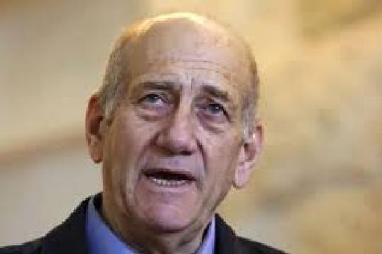 أولمرت يتهم إسرائيل بارتكاب جرائم في الضفة ويحذر من ملاحقات دولية