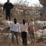 مستوطنون يعتدون على مسنّ في مخماس شمال شرق القدس