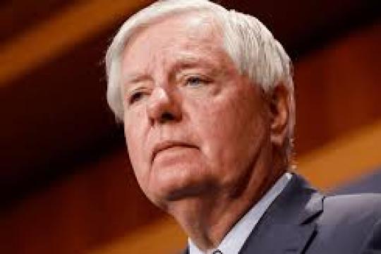 السيناتور غراهام: لا يجب السماح لإيران بالسيطرة على مضيق هرمز بعد الحرب