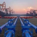 أسعار النفط ترتفع لليوم الثاني رغم أكبر خسارة أسبوعية بفعل اضطرابات الإمدادات في الشرق الأوسط