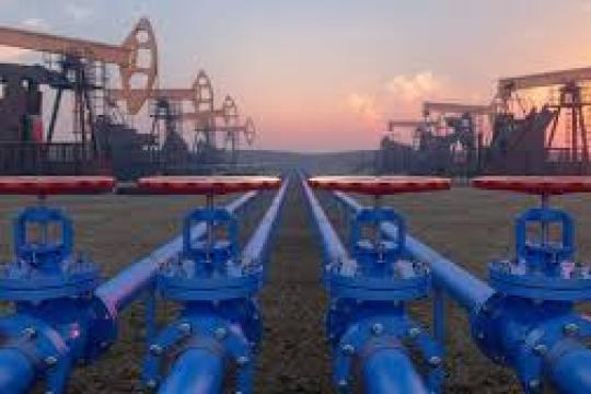 أسعار النفط ترتفع لليوم الثاني رغم أكبر خسارة أسبوعية بفعل اضطرابات الإمدادات في الشرق الأوسط