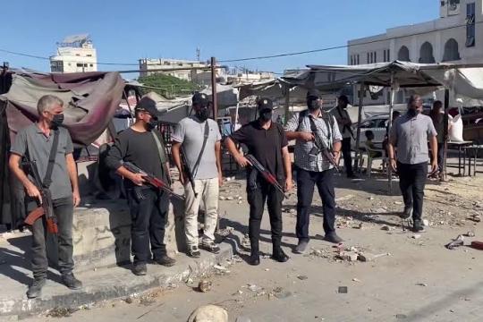 خطة غزة تفتح ملف الميليشيات المدعومة إسرائيلياً: تفكيك محتمل مقابل تسليم السلاح الثقيل