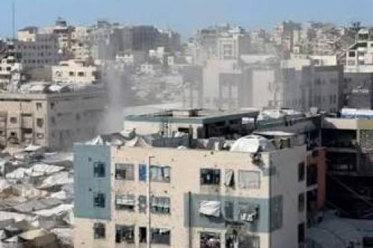 شهيد وإصابات جراء قصف إسرائيلي استهدف ساحة مدرسة في مخيم الشاطئ غرب غزة