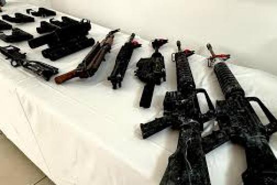 الأمن الإسرائيلي يعلن اعتقال شبكة عربية متهمة بنقل أسلحة وأموال إلى الضفة الغربية