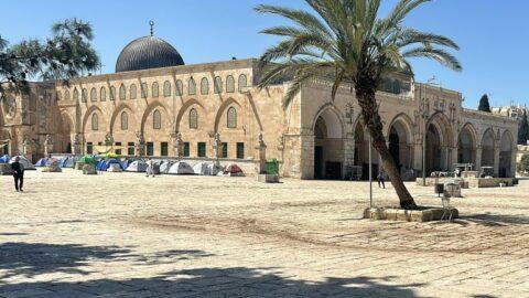 استمرار الإغلاق لليوم العشرين يعكس سياسة تهويدية وعزل المسجد عن محيطه الفلسطيني