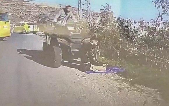 الجيش الإسرائيلي يضع الجندي في الاعتقال المنزلي بعد حادثة دهس أثناء الصلاة