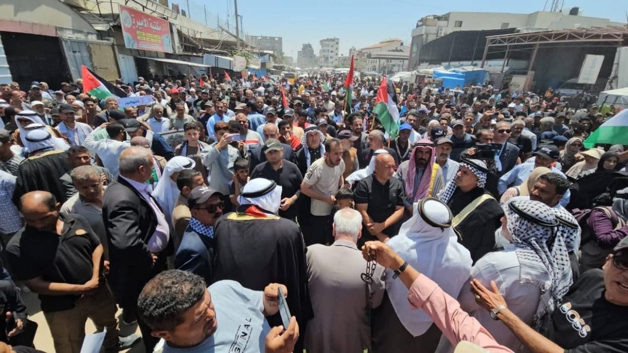 مهرجان جماهيري واسع ينطلق من ضريح ياسر عرفات وسط رسائل سياسية ترفض التهجير وتؤكد استمرار النضال