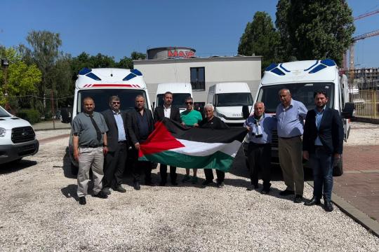الجالية الفلسطينية في المجر ترسل مساعدات طبية وسيارات إسعاف إلى قطاع غزة