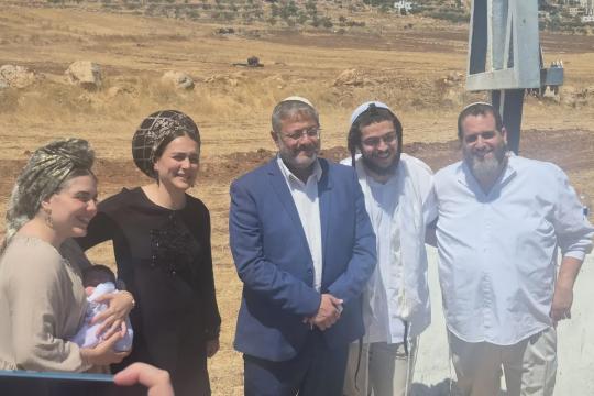 إيتمار بن غفير يقتحم قرية المغير شمال شرق رام الله برفقة مستوطنين