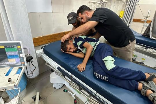 7 مصابين جراء استهدف مسيرة للاحتلال خيمة في خان يونس