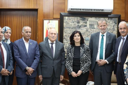 وزير الاقتصاد يبحث في نابلس دعم النشاط الاقتصادي والتحضير لـ«نابلس إكسبو 2026»