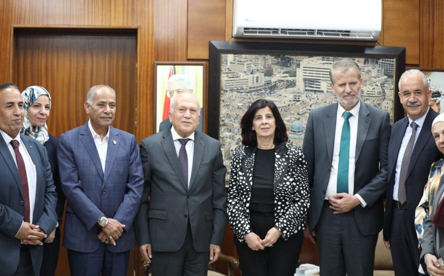 العامور يؤكد قرب إقرار قانون الاستثمار ومواصلة برنامج الإصلاح الاقتصادي