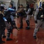 نادي الأسير: تصاعد القمع والتجويع في سجن "عوفر" واستخدام أسلحة تُسبب حروقاً