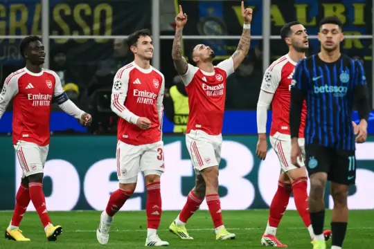 أرسنال يقهر إنتر ميلان في معقله ويواصل العلامة الكاملة بدوري أبطال أوروبا