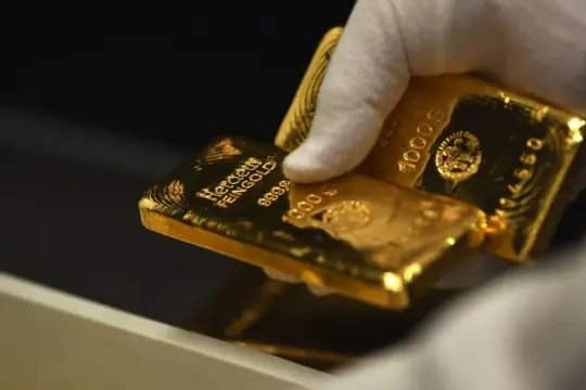 الذهب يتراجع مع تصاعد رهانات رفع الفائدة الأميركية