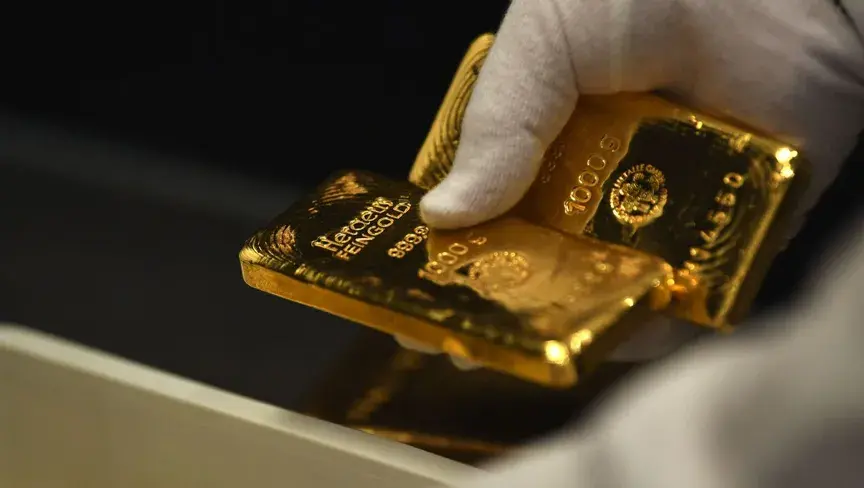 المعدن النفيس يهبط 1.2% لكنه يتجه لأفضل مكسب شهري منذ يناير