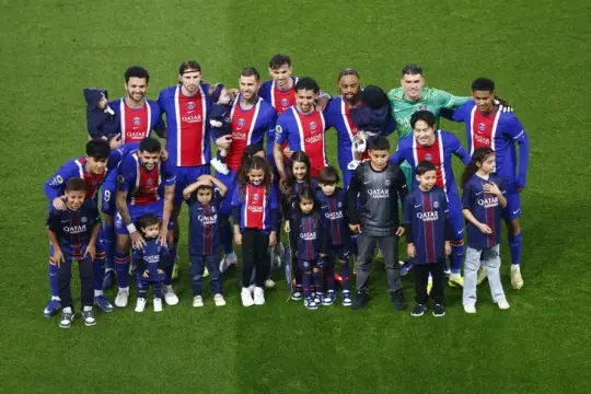 فيديو: باريس سان جيرمان يقترب من حسم الدوري الفرنسي بفوز صعب على بريست