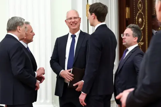 روسيا وأوكرانيا والولايات المتحدة تبدأ محادثات أبوظبي حول تسوية الحرب