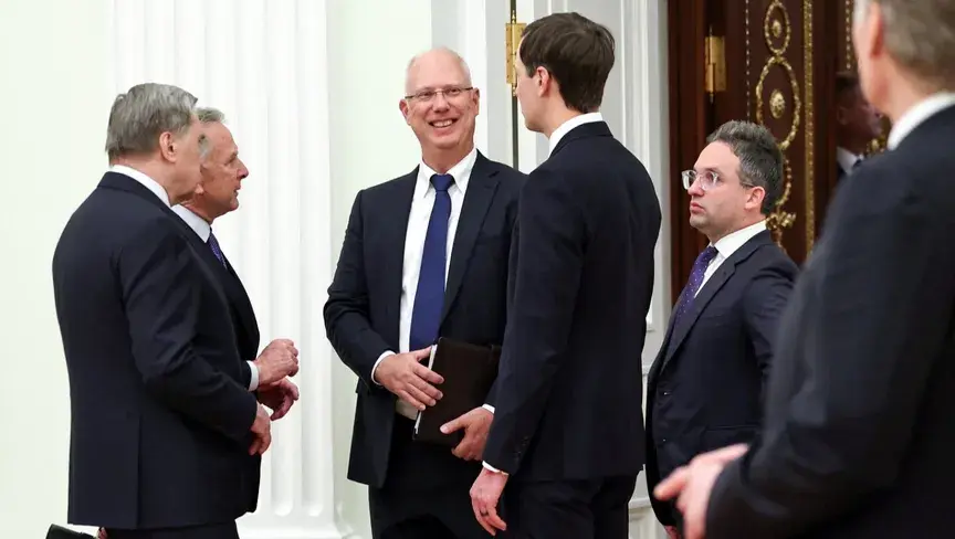 بوتين يؤكد استمرار العملية العسكرية مع السعي لحل دبلوماسي، وزيلينسكي يضع قضية دونباس على رأس الأولويات