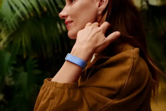 جوجل تطلق سوار Fitbit Air وتعيد هيكلة منظومة الصحة الرقمية بالكامل