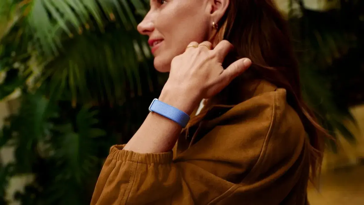جهاز خفيف بلا شاشة ومنصة Google Health موحدة تعتمد على الذكاء الاصطناعي لتتبع اللياقة والصحة